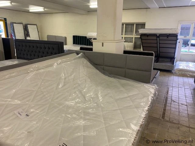 Opbergboxspring luxe 180 x 200cm grijs hoofdbord 8 -vaks - afbeelding 1 van  2