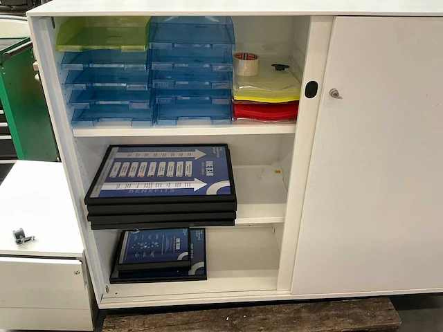 Opbergkast met inhoud - afbeelding 5 van  11