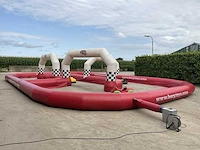 Opblaasbare racebaan met bumpercars + aanhangwagen