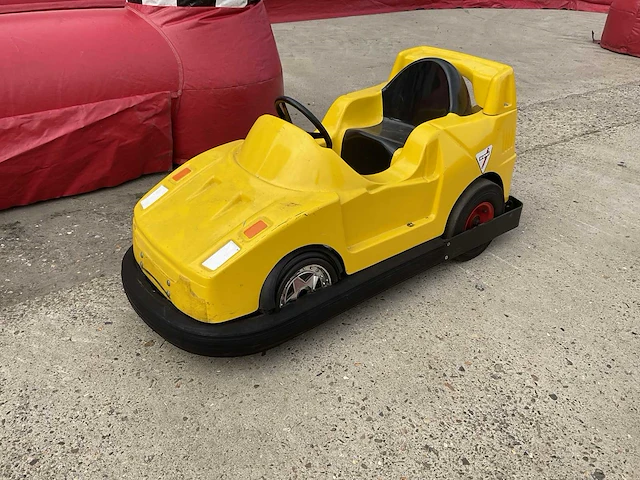 Opblaasbare racebaan met bumpercars + aanhangwagen - afbeelding 22 van  54