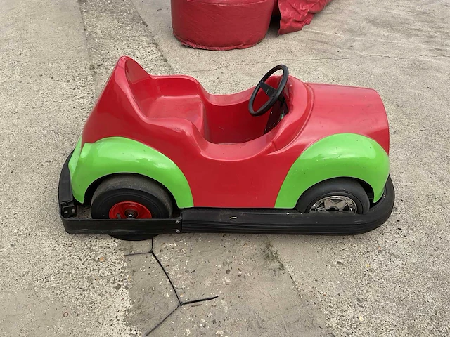 Opblaasbare racebaan met bumpercars + aanhangwagen - afbeelding 25 van  54