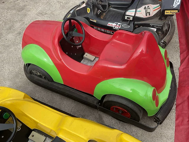 Opblaasbare racebaan met bumpercars + aanhangwagen - afbeelding 31 van  54