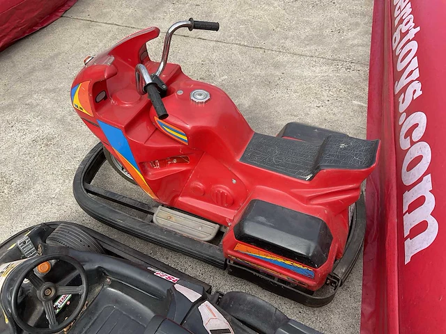 Opblaasbare racebaan met bumpercars + aanhangwagen - afbeelding 38 van  54