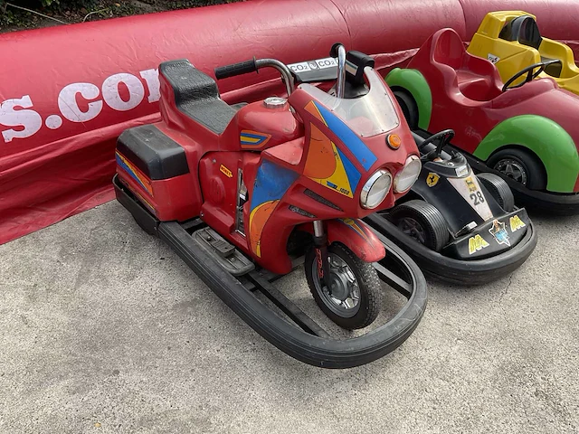 Opblaasbare racebaan met bumpercars + aanhangwagen - afbeelding 40 van  54