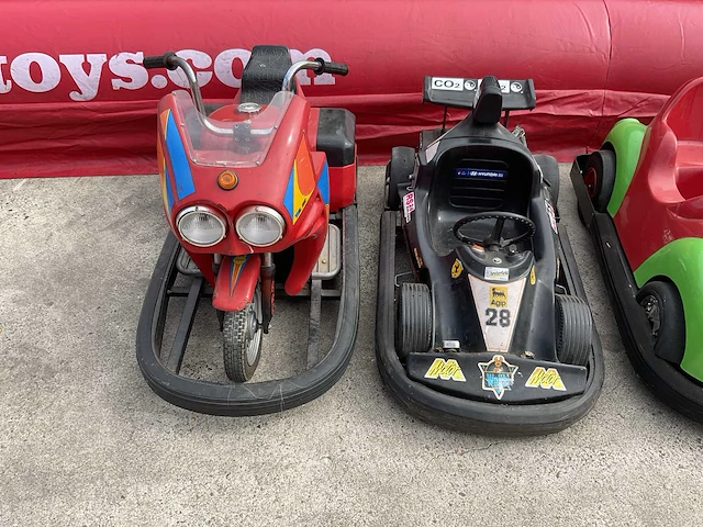 Opblaasbare racebaan met bumpercars + aanhangwagen - afbeelding 42 van  54