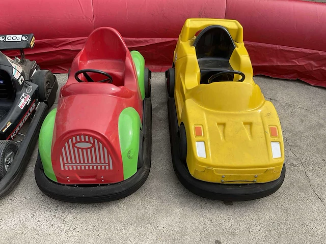 Opblaasbare racebaan met bumpercars + aanhangwagen - afbeelding 43 van  54