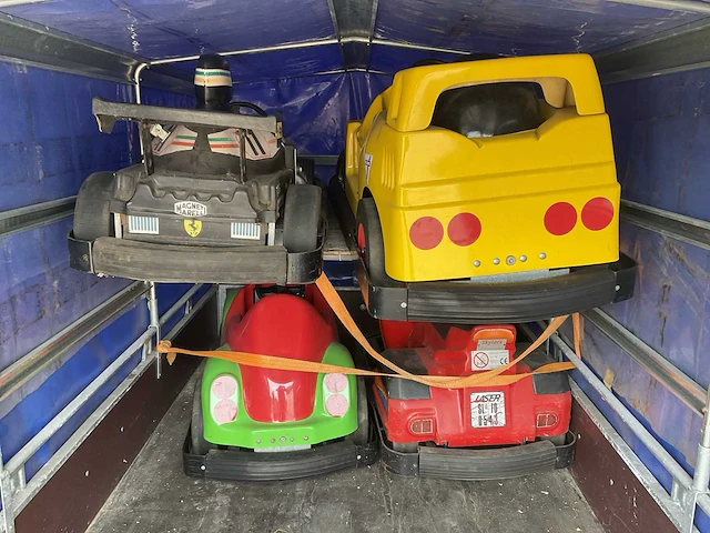 Opblaasbare racebaan met bumpercars + aanhangwagen - afbeelding 51 van  54