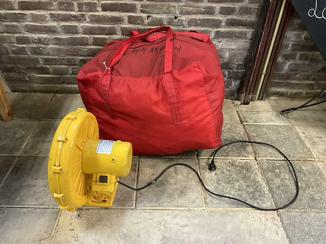 Opblaasfiguur bruidspaar - 4 meter - afbeelding 2 van  6
