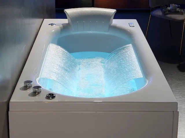 Opbouw massagebad - waterval - afbeelding 12 van  13