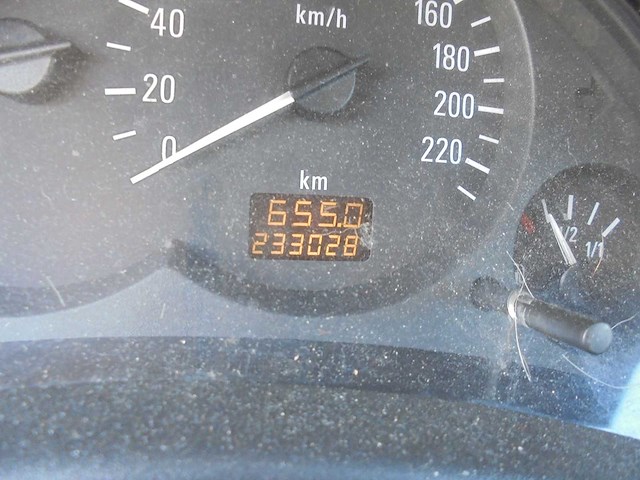 Opel - 2001 - corsa - 1.2-16v comfort - 23-hs-rb - afbeelding 2 van  11