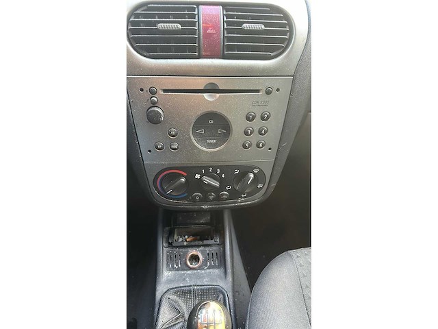 Opel - 2002 - corsa - 1.2-16v comfort - 83-skd-1 - afbeelding 2 van  12
