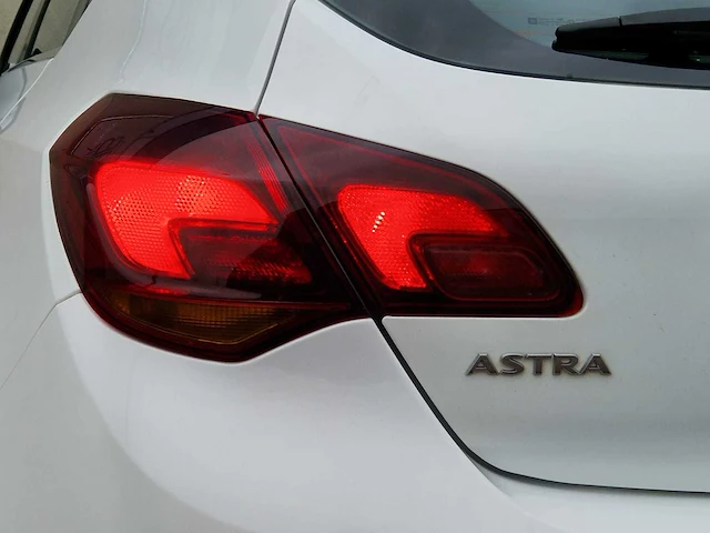 Opel - 2010 - astra - 1.6 turbo cosmo - 25-nsj-8 - automaat - afbeelding 2 van  26