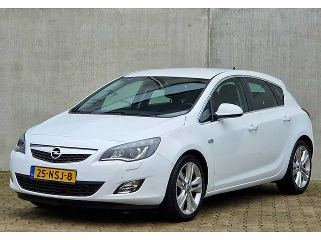 Opel - 2010 - astra - 1.6 turbo cosmo - 25-nsj-8 - automaat - afbeelding 1 van  26