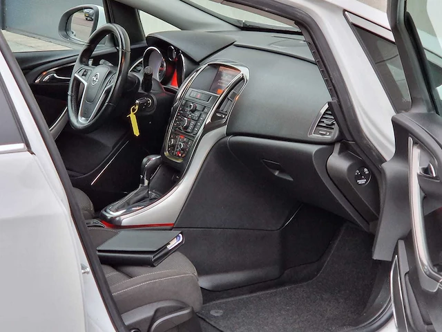 Opel - 2010 - astra - 1.6 turbo cosmo - 25-nsj-8 - automaat - afbeelding 18 van  26