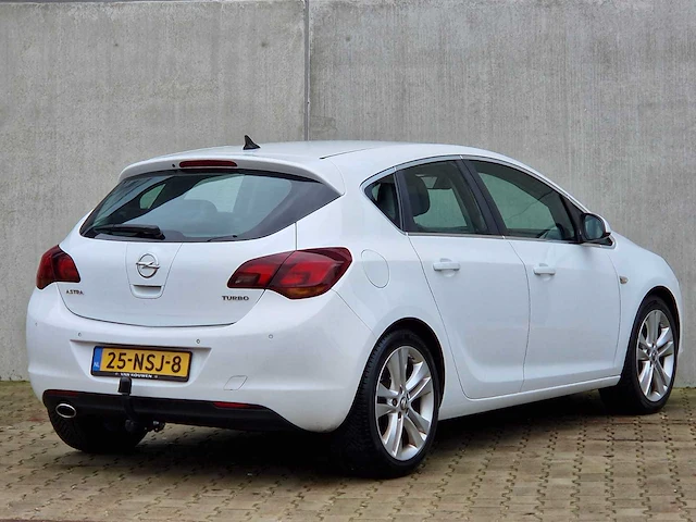 Opel - 2010 - astra - 1.6 turbo cosmo - 25-nsj-8 - automaat - afbeelding 22 van  26