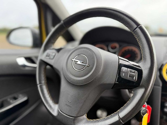 Opel - 2010 - corsa - 1.4-16v cosmo - zv-484-k - afbeelding 3 van  15
