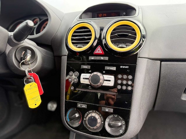 Opel - 2010 - corsa - 1.4-16v cosmo - zv-484-k - afbeelding 5 van  15
