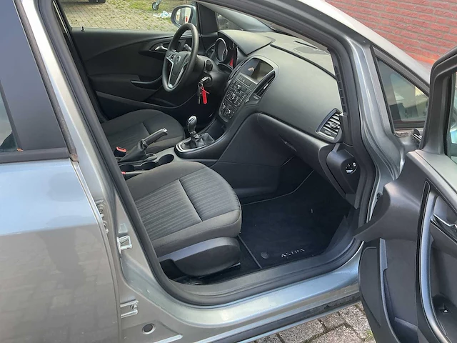 Opel - 2012 - astra - 1.4 turbo bns. edit. - personenauto - afbeelding 2 van  11