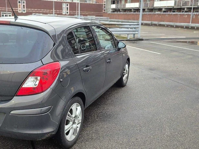 Opel - 2014 - corsa - 1.2-16v blitz - personenauto - afbeelding 9 van  13