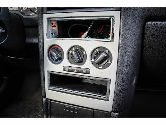 Opel - astra - 1.6-16v sport ed.ii 49-nl-fd - afbeelding 4 van  17