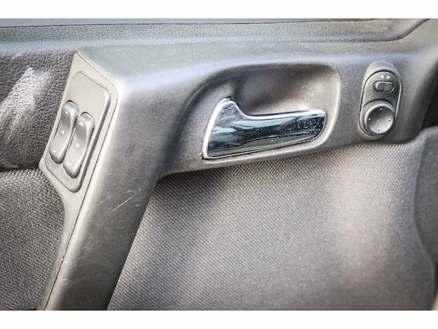 Opel - astra - 1.6-16v sport ed.ii 49-nl-fd - afbeelding 9 van  17