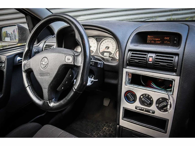Opel - astra - 1.6-16v sport ed.ii 49-nl-fd - afbeelding 16 van  17