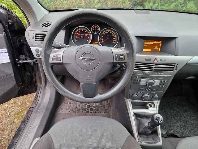 Opel - astra - 1.6 enjoy - 38-pn-zf - 2004 - nap - afbeelding 3 van  18
