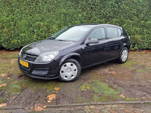 Opel - astra - 1.6 enjoy - 38-pn-zf - 2004 - nap - afbeelding 1 van  18