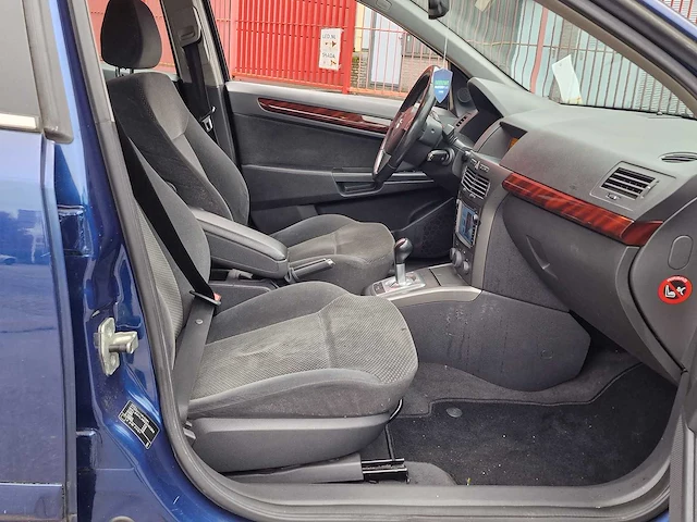 Opel - astra - 1.6 essentia - 94-xrp-7 - 2004 - afbeelding 8 van  20