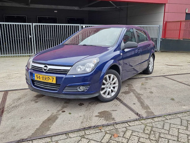 Opel - astra - 1.6 essentia - 94-xrp-7 - 2004 - afbeelding 1 van  20