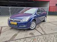 Opel - astra - 1.6 essentia - 94-xrp-7 - 2004 - afbeelding 1 van  20