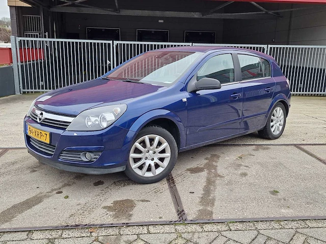 Opel - astra - 1.6 essentia - 94-xrp-7 - 2004 - afbeelding 12 van  20