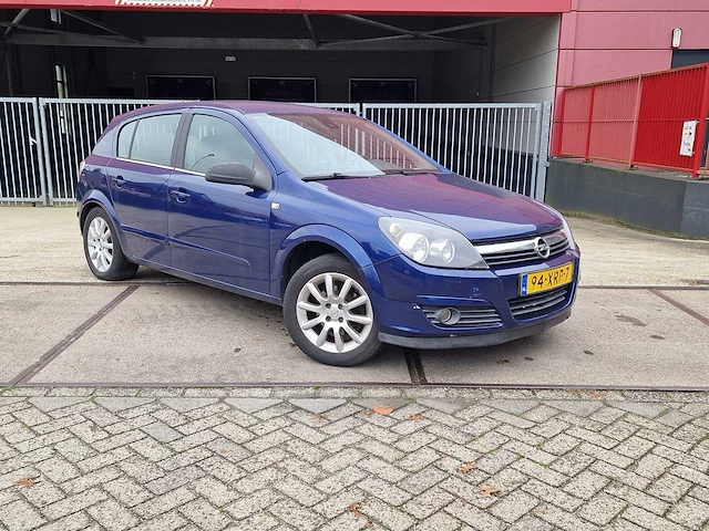 Opel - astra - 1.6 essentia - 94-xrp-7 - 2004 - afbeelding 15 van  20