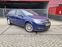 Opel - astra - 1.6 essentia - 94-xrp-7 - 2004 - afbeelding 15 van  20