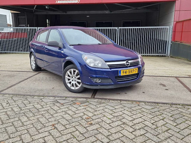 Opel - astra - 1.6 essentia - 94-xrp-7 - 2004 - afbeelding 16 van  20