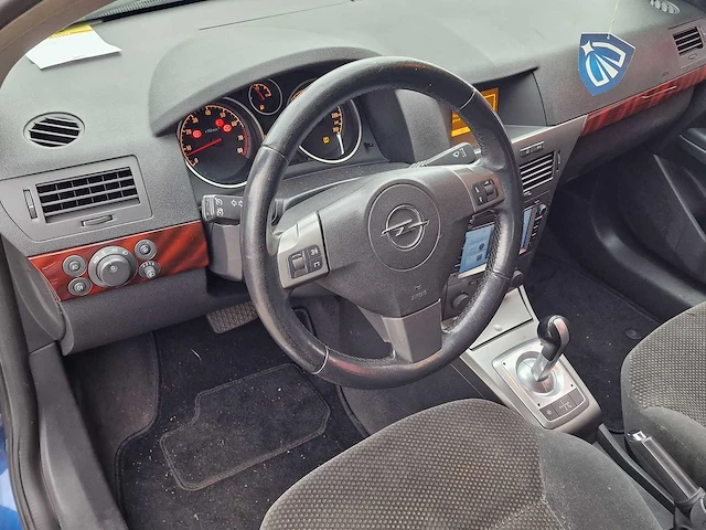 Opel - astra - 1.6 essentia - 94-xrp-7 - 2004 - afbeelding 19 van  20