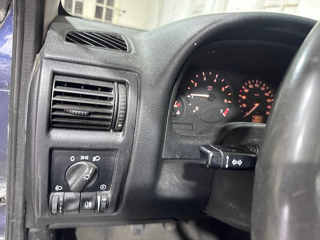 Opel - astra - 1.6 gl - 89-dd-fp - afbeelding 2 van  17