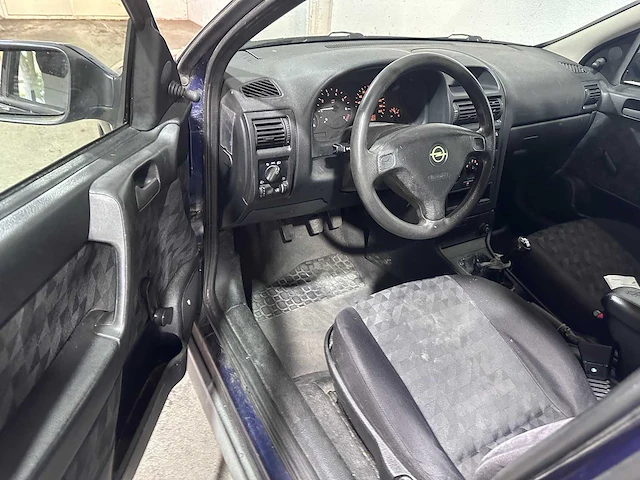 Opel - astra - 1.6 gl - 89-dd-fp - afbeelding 15 van  17