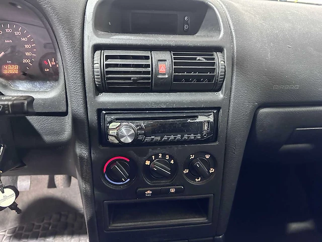 Opel - astra - 1.6 gl - 89-dd-fp - afbeelding 3 van  17