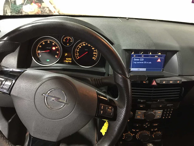 Opel - astra twintop - 1.8 automaat temptation - 75-xp-vv - afbeelding 2 van  22