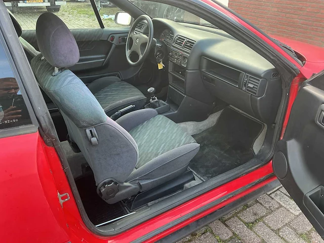 Opel - calibra - 2.0i - youngtimer > 15 - afbeelding 9 van  10
