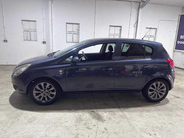 Opel - corsa - 1.2-16v 111 edition - 58-lgb-4 - afbeelding 12 van  19