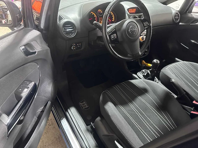 Opel - corsa - 1.2-16v 111 edition - 58-lgb-4 - afbeelding 18 van  19