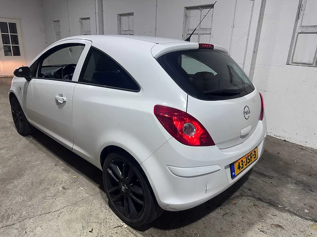 Opel - corsa - 1.2-16v business - 43-jsf-3 - afbeelding 15 van  21