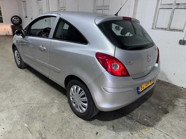 Opel - corsa - 1.2-16v enjoy - 82-xh-rv - afbeelding 13 van  19