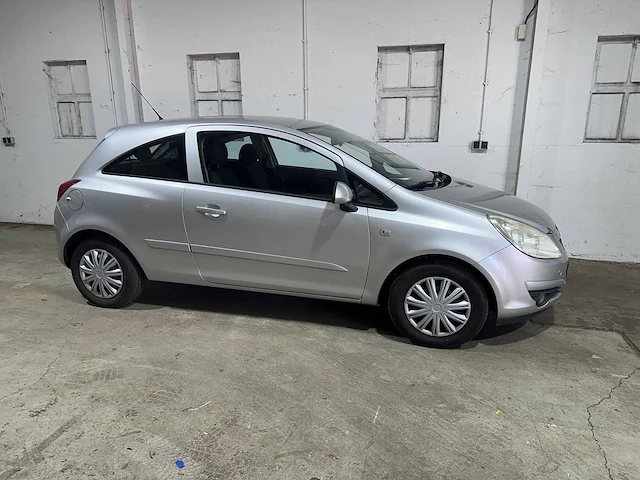 Opel - corsa - 1.2-16v enjoy - 82-xh-rv - afbeelding 16 van  19