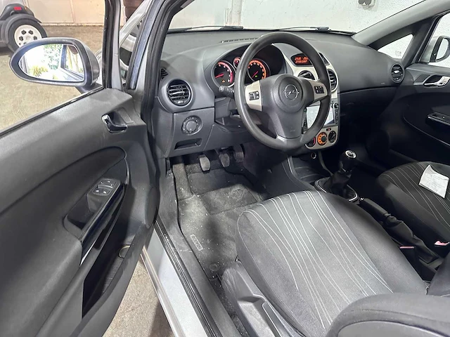Opel - corsa - 1.2-16v enjoy - 82-xh-rv - afbeelding 19 van  19