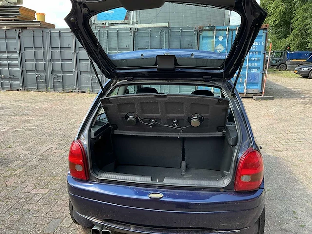 Opel - corsa - 1.2i-16v sport - personenauto - afbeelding 2 van  10