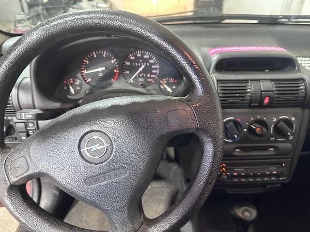 Opel - corsa - 1.2i-16v strada automaat 28-ft-kf - afbeelding 2 van  20