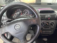 Opel - corsa - 1.2i-16v strada automaat 28-ft-kf - afbeelding 2 van  20